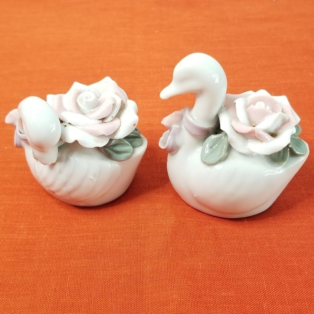 2 VINTAGE PORCELAIN SWANS  WITH FLOWERS , CUTE SHELF DESK DECOR FIGURINES